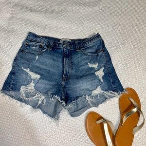 ~ ABERCROMBIE & FITCH CURVE LOVE HIGH-RISE MOM SHORTS SIZE 30/10